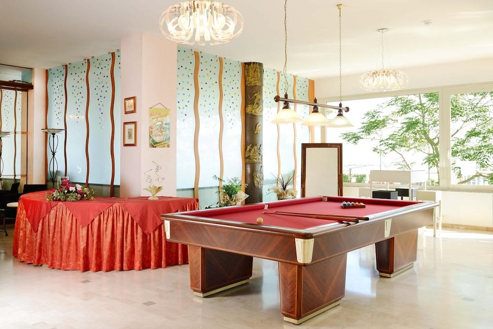 Hotel Caesar Cesenatico Luaran gambar
